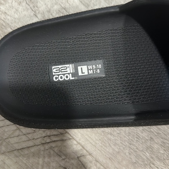 32 degree • black cushion slides - Picture 3 of 5